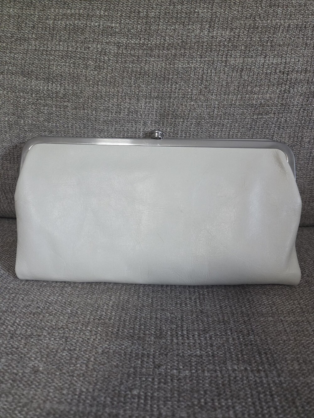 Hobo Lauren White Leather Magnetic Kiss-Lock Clutch Wallet